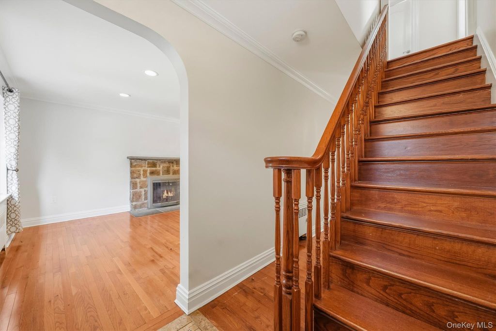 26 Custer Avenue, Yonkers, NY 10701 — photo 2