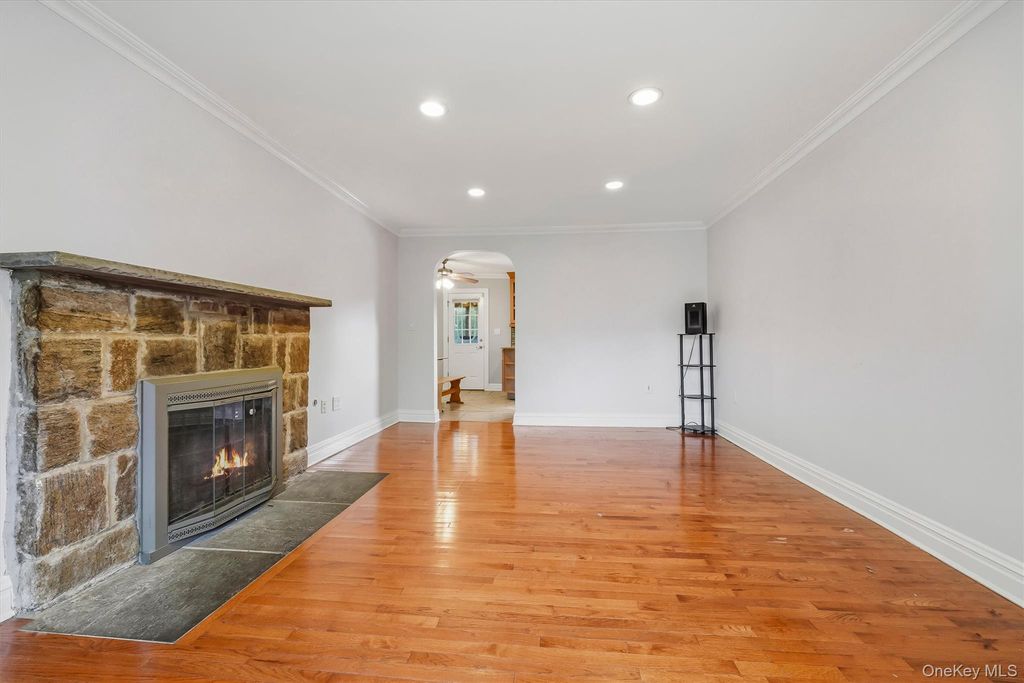 26 Custer Avenue, Yonkers, NY 10701 — photo 4