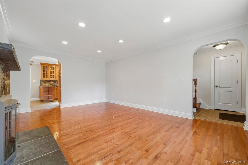 26 Custer Avenue, Yonkers, NY 10701 — photo 5