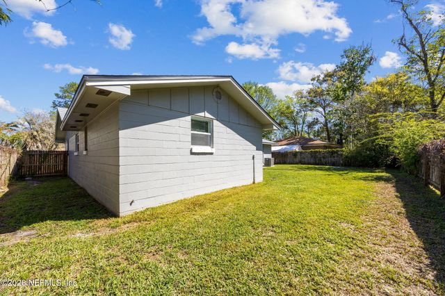 1532 LEESTAN Court, Orange Park, FL 32073