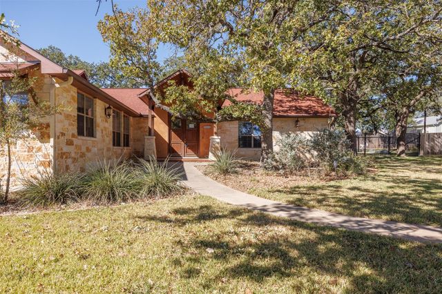 1200 Doe Run HOLW, Fredericksburg, TX 78624