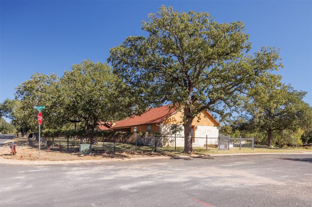1200 Doe Run HOLW, Fredericksburg, TX 78624