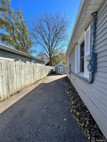 2735 Weiss Street, Saginaw, MI 48602