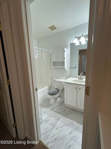 5305 Carolina Crossings Way 201, Louisville, KY 40219