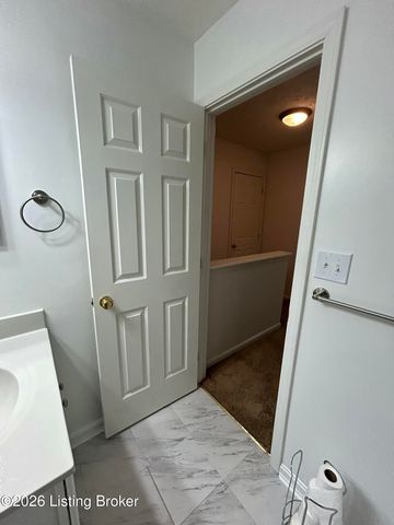 5305 Carolina Crossings Way 201, Louisville, KY 40219