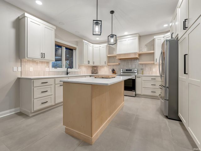 9116 Metea Valley Crossing, Leo, IN 46765