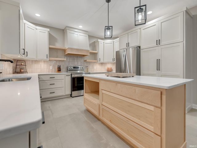 9116 Metea Valley Crossing, Leo, IN 46765