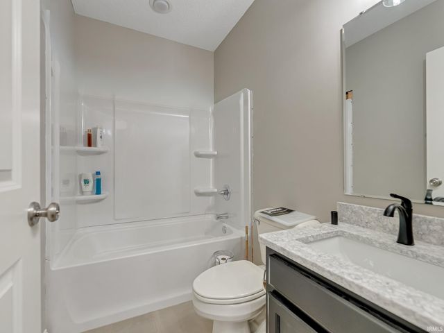 9116 Metea Valley Crossing, Leo, IN 46765