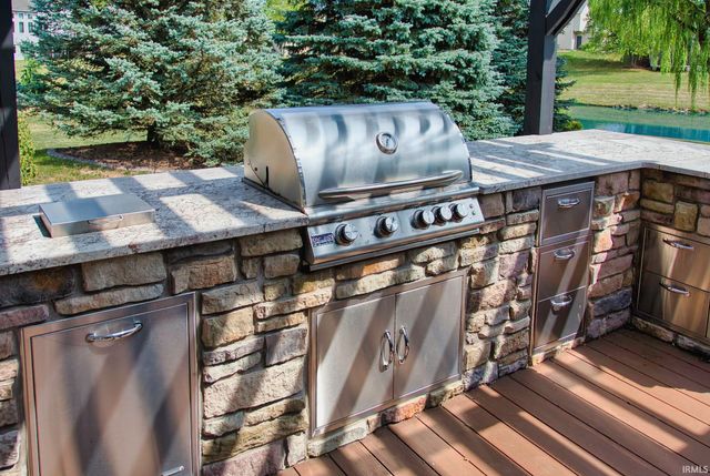 9116 Metea Valley Crossing, Leo, IN 46765