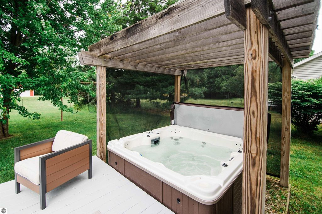 Image 33 of property listing at 08623 Mercer, Charlevoix, MI 49720