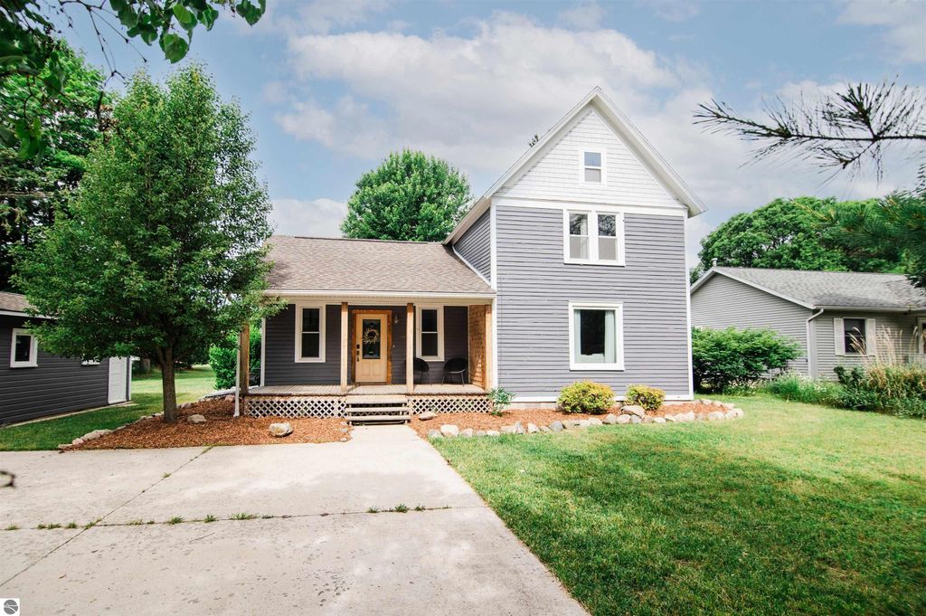 Image 39 of property listing at 08623 Mercer, Charlevoix, MI 49720