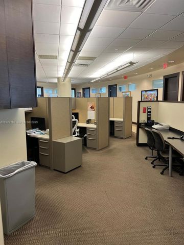 20900 NE 30 TH Ave, Aventura, FL 33180