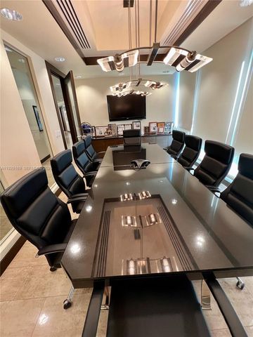 20900 NE 30 TH Ave, Aventura, FL 33180