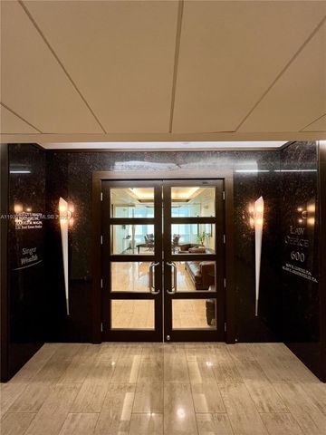 20900 NE 30 TH Ave, Aventura, FL 33180