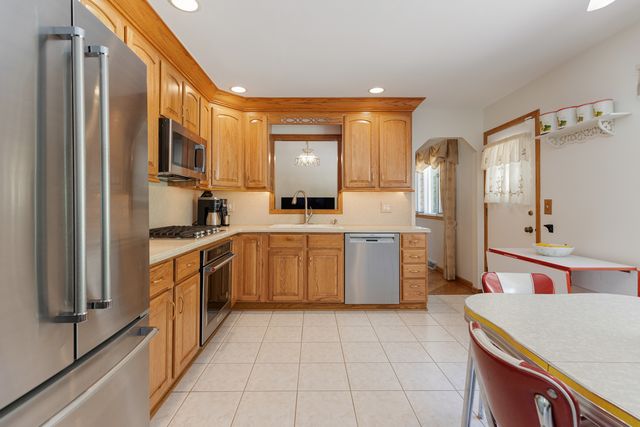 387 Woodlane Court, Wood Dale, IL 60191