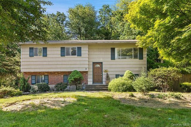 31 Amarillo Drive, Nanuet, NY 10954