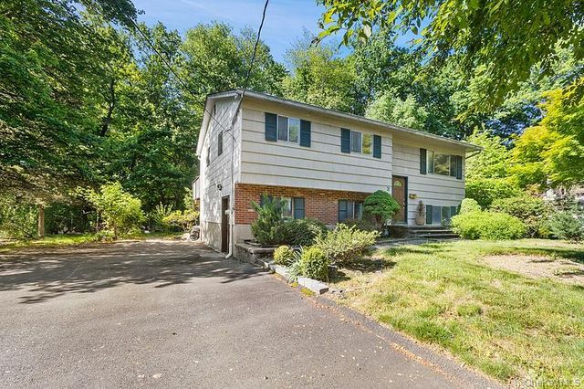 31 Amarillo Drive, Nanuet, NY 10954