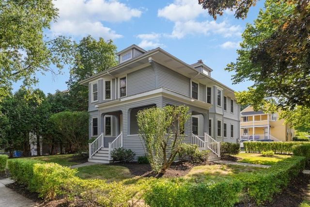 9 Spruce St, Belmont, MA 02478