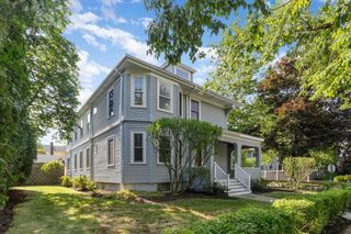 9 Spruce St, Belmont, MA 02478