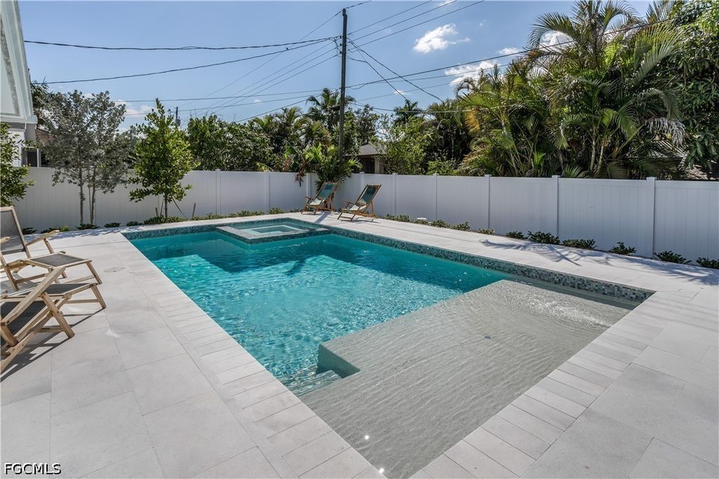 718 103rd AVE N, Naples, FL 34108