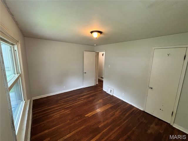 1131 Darr Drive, St Louis, MO 63137