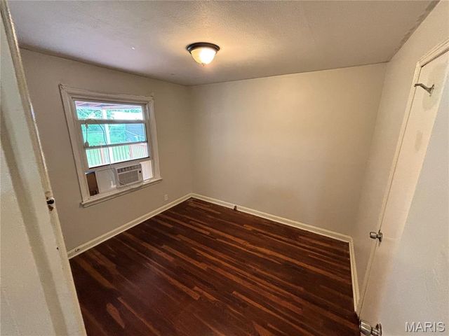 1131 Darr Drive, St Louis, MO 63137