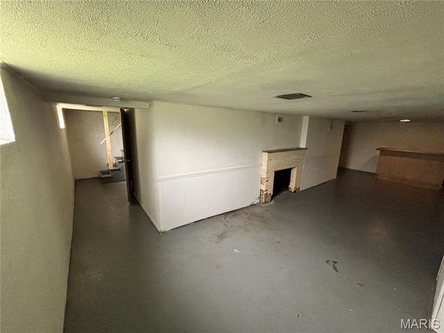 1131 Darr Drive, St Louis, MO 63137