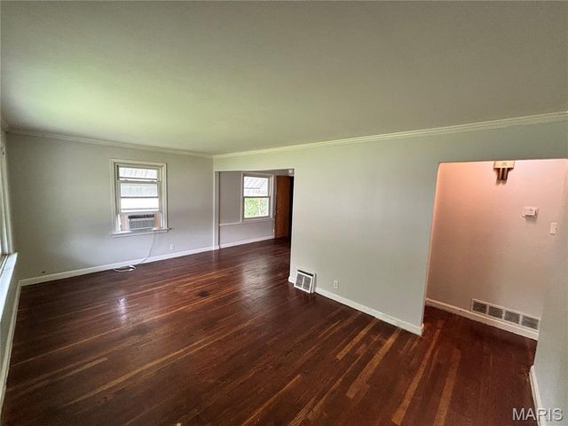 1131 Darr Drive, St Louis, MO 63137