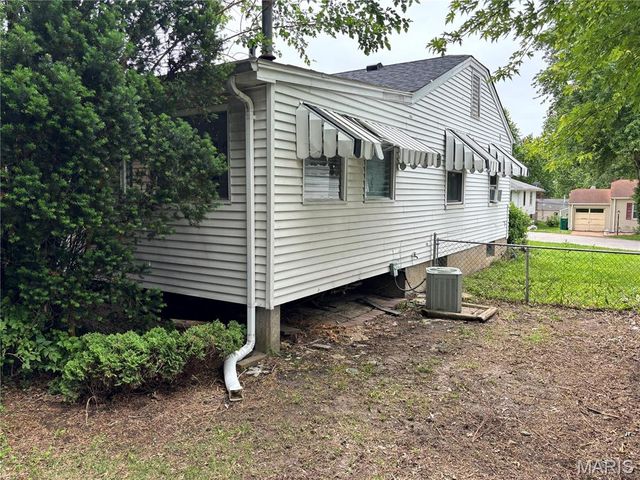 1131 Darr Drive, St Louis, MO 63137