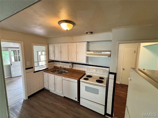 1131 Darr Drive, St Louis, MO 63137