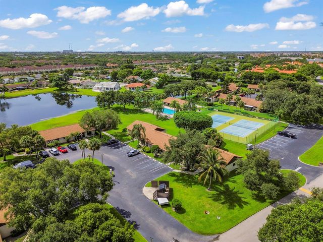 57 VIA DE CASAS NORTE, Boynton Beach, FL 33426