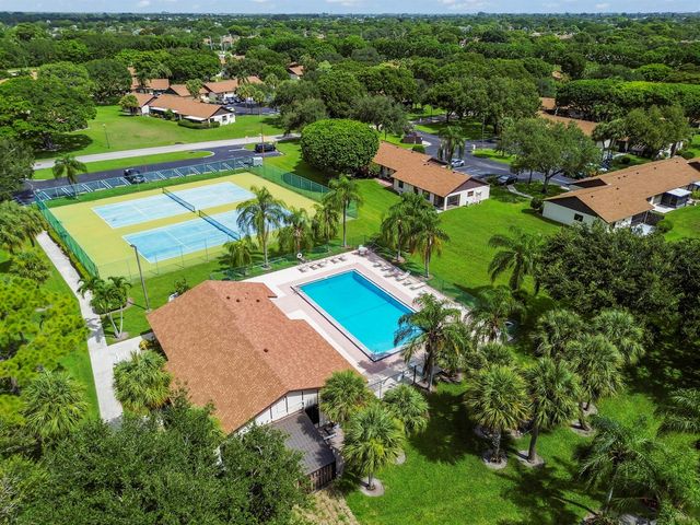 57 VIA DE CASAS NORTE, Boynton Beach, FL 33426