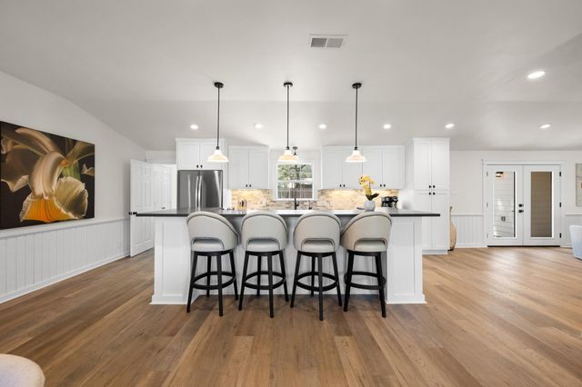 303 Lakeway DR, Lakeway, TX 78734