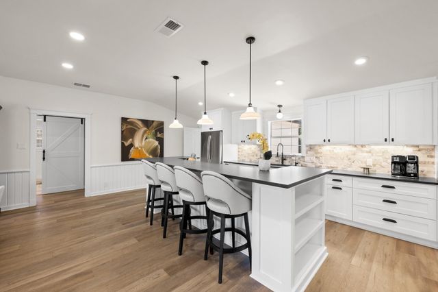 303 Lakeway DR, Lakeway, TX 78734