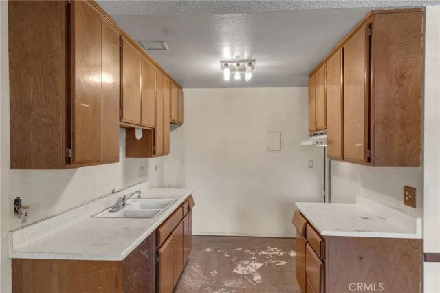 17574 Vandenberg 11, Tustin, CA 92780