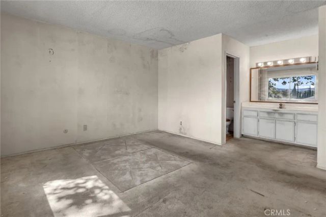 17574 Vandenberg 11, Tustin, CA 92780