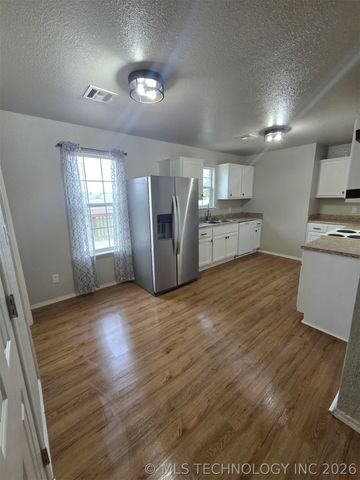 15593 N Bryant Road, Tahlequah, OK 74464