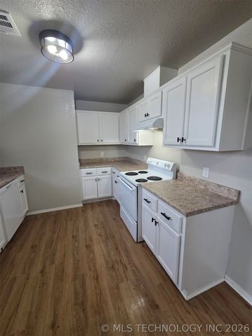 15593 N Bryant Road, Tahlequah, OK 74464