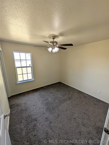 15593 N Bryant Road, Tahlequah, OK 74464