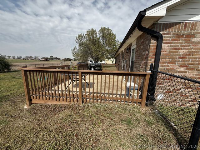 15593 N Bryant Road, Tahlequah, OK 74464