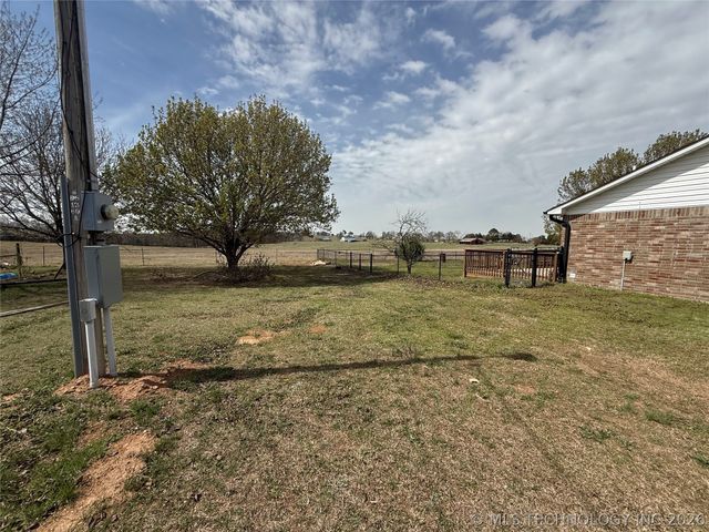 15593 N Bryant Road, Tahlequah, OK 74464