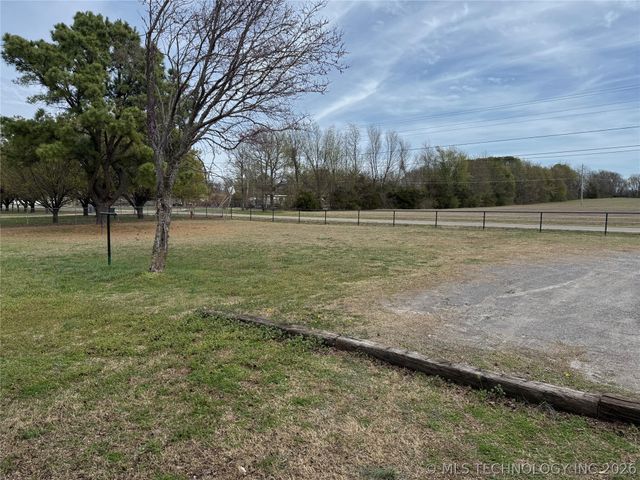 15593 N Bryant Road, Tahlequah, OK 74464