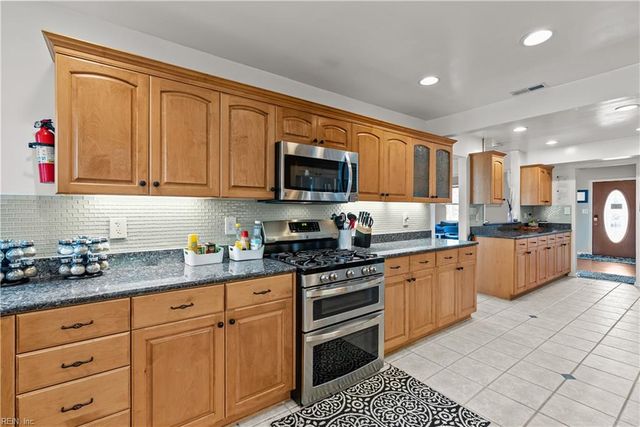 1805 E Bayview BLVD, Norfolk, VA 23503