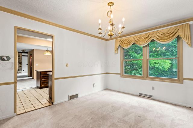 670 Carriage Court, Newark, OH 43055