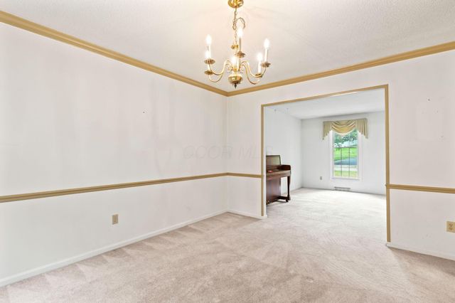 670 Carriage Court, Newark, OH 43055