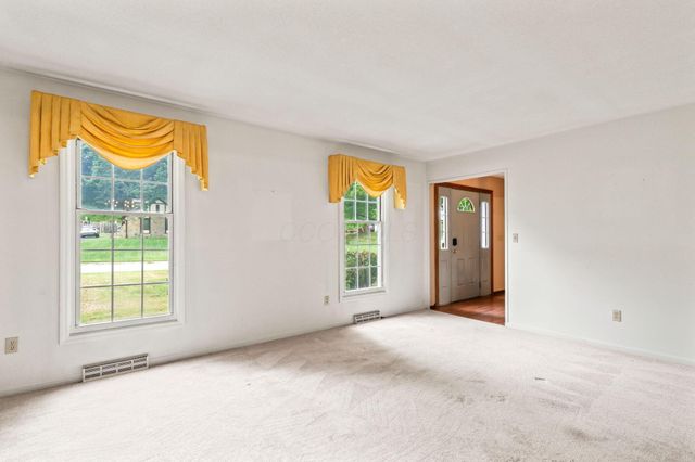 670 Carriage Court, Newark, OH 43055