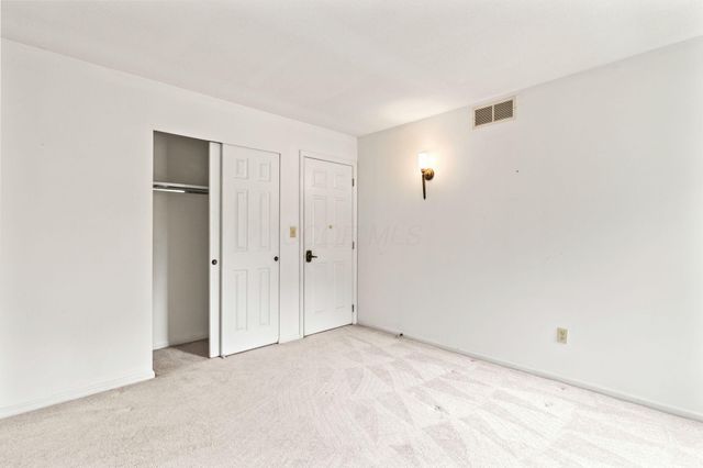 670 Carriage Court, Newark, OH 43055