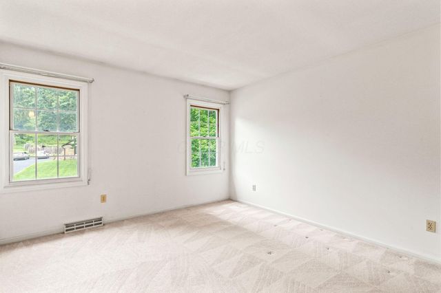 670 Carriage Court, Newark, OH 43055
