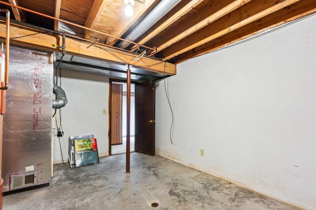 670 Carriage Court, Newark, OH 43055
