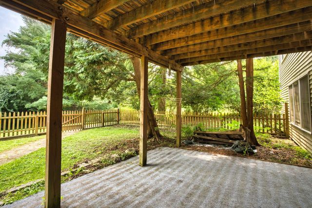 670 Carriage Court, Newark, OH 43055